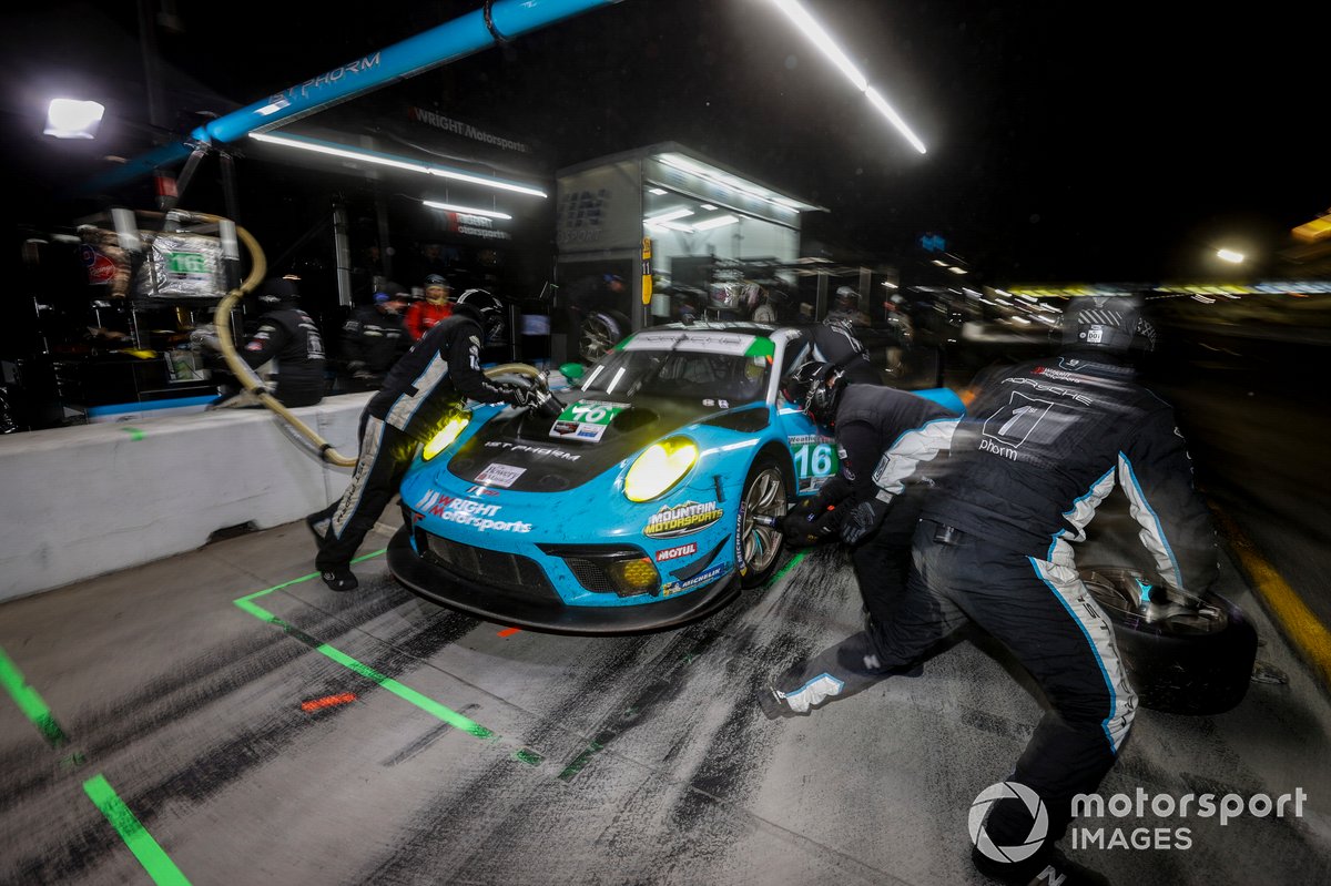 #16 Wright Motorsports Porsche 911 GT3R, GTD: Patrick Long, Jan Heylen, Trent Hindman, pit stop