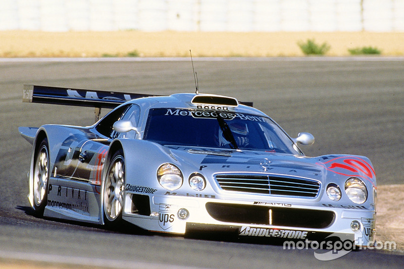 Mercedes-Benz CLK GTR был спортпрототипом в буквальном смысле слова. Правилами требовалось построить минимум 25 машин, которые могли бы ездить по обычным дорогам. Серийный CLK GTR стоил полтора миллиона долларов и на тот момент был самой дорогой серийной машиной в мире