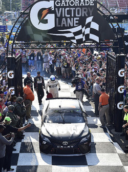 Yarış galibi Martin Truex Jr., Furniture Row Racing Toyota