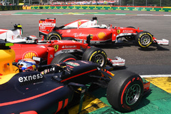 Зіткнення Себастьяна Феттеля, Кімі Райкконена, Ferrari, Макс Ферстаппен, Red Bull Racing в La Source