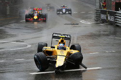 Jolyon Palmer, Renault Sport F1 Team RS16 crashed out of the race