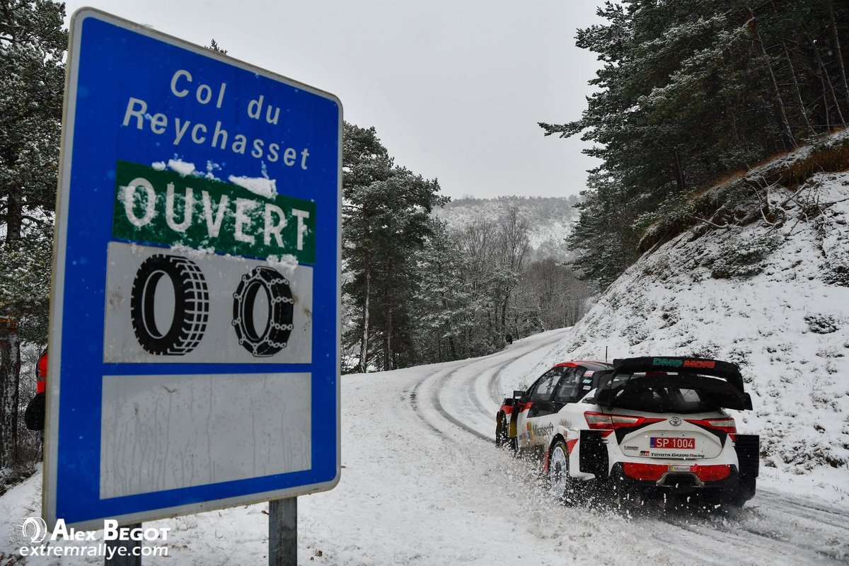 Pereli Toyota Gazoo Racing, Sebastien Ogier, dan navigatornya, Julien Ingrassia, saat menjalani tes perdana di pegunungan Alpen, Prancis.