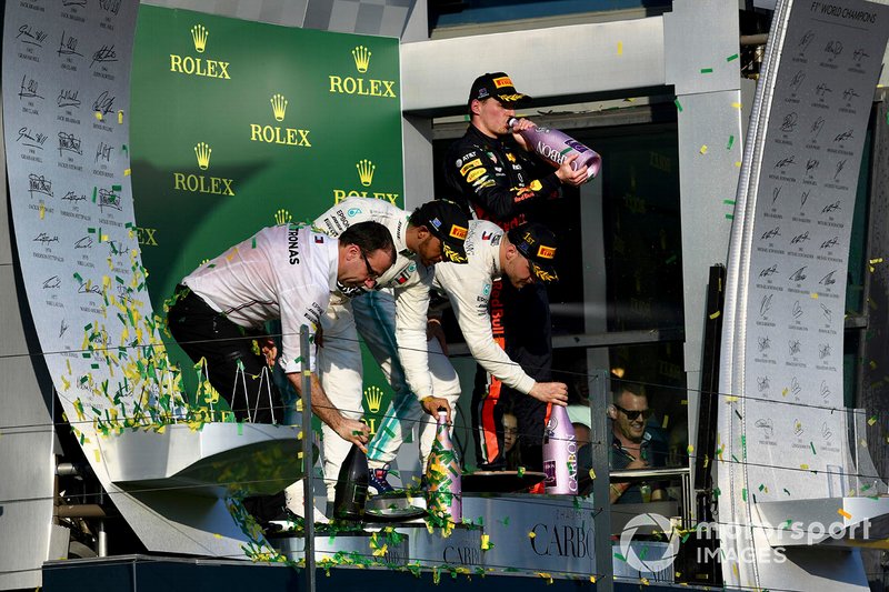 Max Verstappen, Red Bull Racing, festeggia a Melbourne il primo podio Honda dell'era ibrida