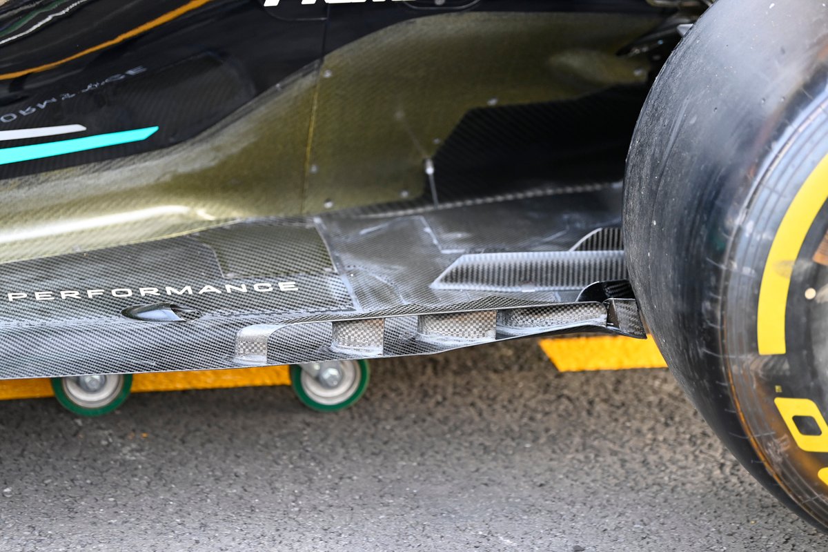 Detalle del bargeboard del Mercedes W12
