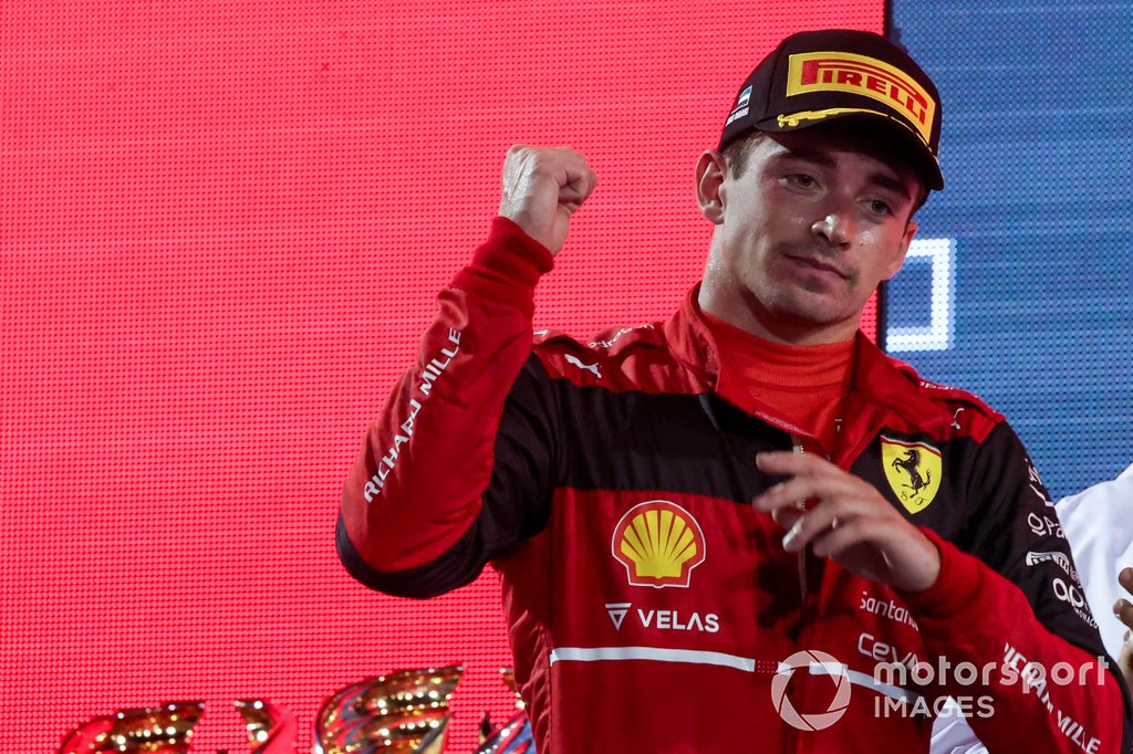 Charles Leclerc festeggia il secondo posto nel mondiale piloti