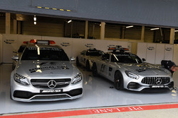 Coche médico y coche de seguridad