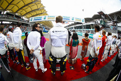 Fernando Alonso, McLaren, Nico Hulkenberg, Renault Sport F1 Team, Daniel Ricciardo, Red Bull Racing, the rest of the drivers stand for theMalaysian national anthem