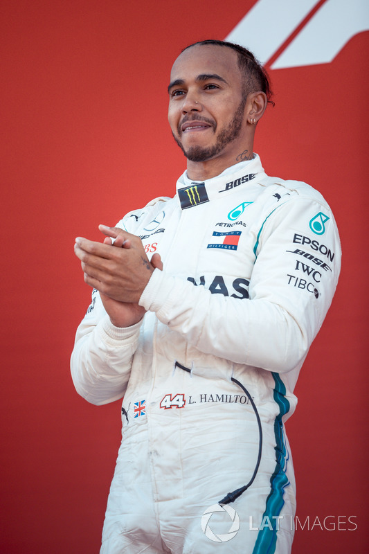 Hamilton tarolt a Mercedesszel Barcelonában - F1 2018