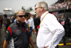 Власник Haas F1 Team Джин Хаас, спортивний директор Ф1 Росс Браун