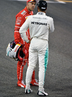 Sebastian Vettel, Ferrari ve Lewis Hamilton, Mercedes AMG F1