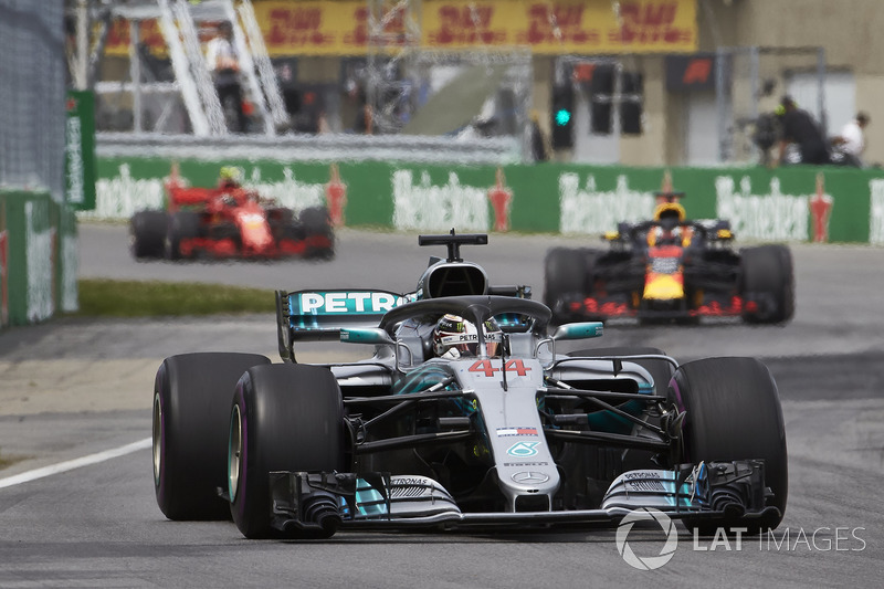 Lewis Hamilton, Mercedes AMG F1 W09, leads Daniel Ricciardo, Red Bull Racing RB14