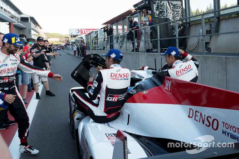 Ganadores #8 Toyota Gazoo Racing Toyota TS050: Sébastien Buemi, Kazuki Nakajima, Fernando Alonso