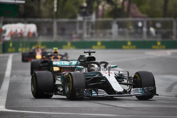 Льюис Хэмилтон, Mercedes AMG F1 W09, Макс Ферстаппен и Даниэль Риккардо, Red Bull Racing RB14