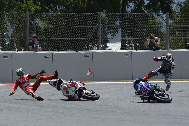 Andrea Iannone, Ducati Team, Jorge Lorenzo, Yamaha Factory Racing, incidente