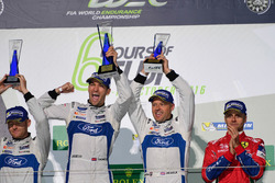 Подіум GTE PRO: переможці #67 Ford Chip Ganassi Racing Team UK Ford GT: Енді Пріоль, Гаррі Тінкнелл