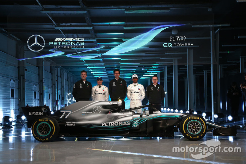 Valtteri Bottas, Mercedes AMG F1, Lewis Hamilton, Mercedes AMG F1, Toto Wolff, Direttore Esecutivo Mercedes AMG F1, James Allison, Direttore Tecnico Mercedes AMG F1