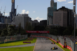 Carlos Sainz Jr., Renault Sport F1 Team R.S. 18, Fernando Alonso, McLaren MCL33 Renault, ve Stoffel