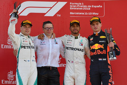Bonnington, Mercedes AMG F1 Race Engineer, Valtteri Bottas, Mercedes-AMG F1, Lewis Hamilton, Mercedes-AMG F1 and Max Verstappen, Red Bull Racing on the podium