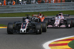 Romain Grosjean, Haas F1 Team VF-17, Sergio Perez, Sahara Force India VJM10