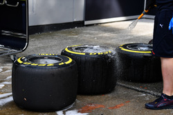 Gli pneumatici Pirelli vengono lavati