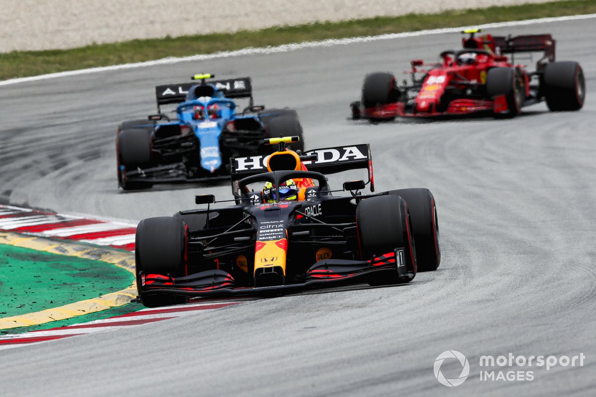 Sergio Perez, Red Bull Racing RB16B , Esteban Ocon, Alpine A521, and Carlos Sainz Jr., Ferrari SF21