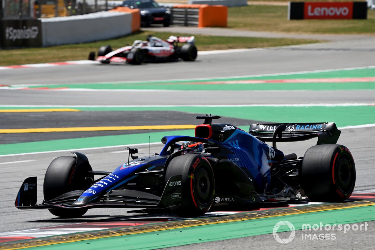 Nyck de Vries in actie met de Williams in Spanje.