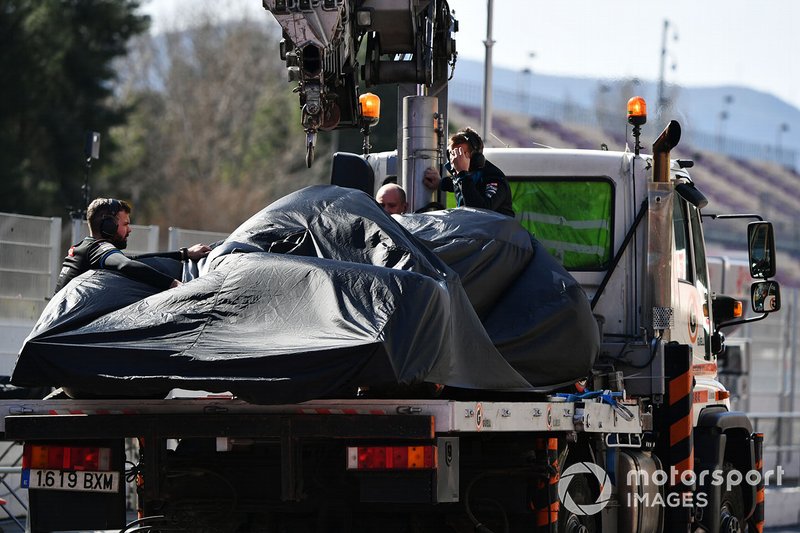 The Nicholas Latifi Williams FW43 is recovered to the pits on the back of a truck