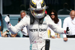 Winner Lewis Hamilton, Mercedes AMG F1 W07 Hybrid in parc ferme