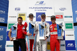 Podium: Winnaar Maximilian Günther, Prema Powerteam Dallara F312 – Mercedes-Benz; 2e plaats Ralf Aro