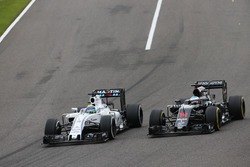 Felipe Massa, Williams FW38 en Fernando Alonso, McLaren MP4-31