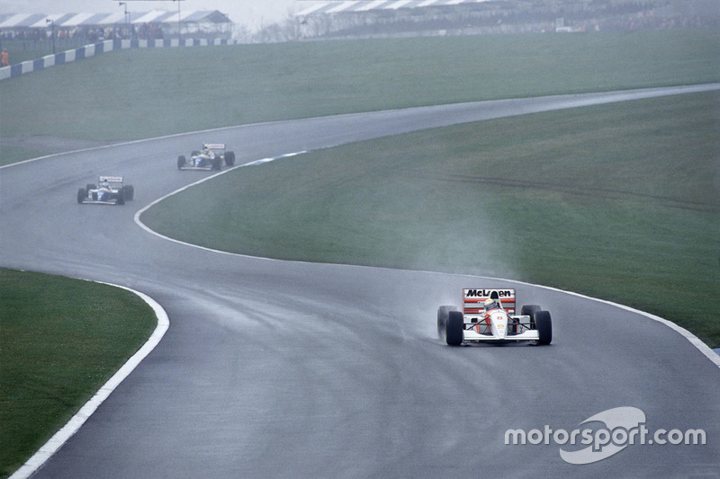 Айртон Сенна за рулем McLaren MP4/8 Ford во время Гран При Европы 1993 года