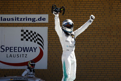 Yarış galibi Gary Paffett Mercedes-AMG Team HWA