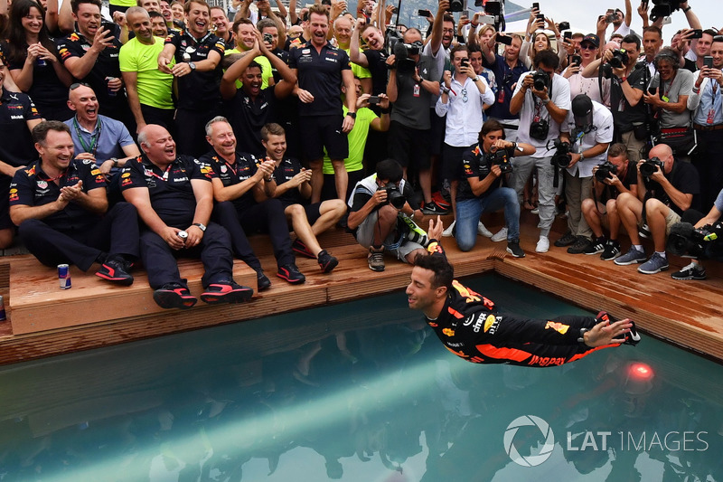 Race winner Daniel Ricciardo, Red Bull Racing celebrates in the Red Bull Energy Station swimming pool