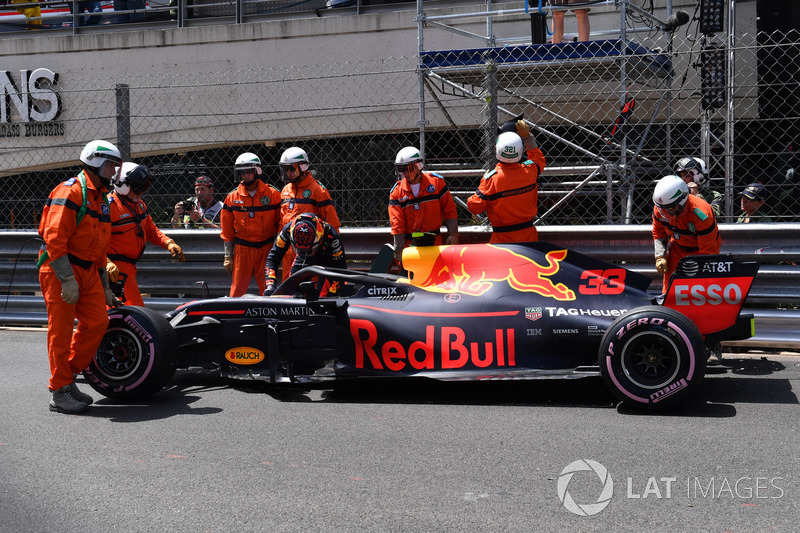 La monoposto di Max Verstappen, Red Bull Racing RB14, dopo l'incidente