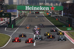 Себастьян Феттель, Кімі Райкконен, Ferrari SF71H, Валттері Боттас, Льюіс Хемілтон, Mercedes AMG F1 W