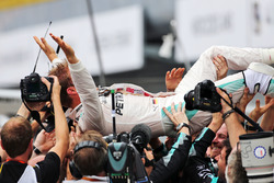 Il vincitore Nico Rosberg, Mercedes AMG F1