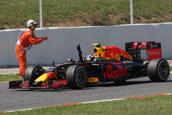 Переможець Макс Ферстаппен, Red Bull Racing RB12 святкує перемогу в кінці гонки