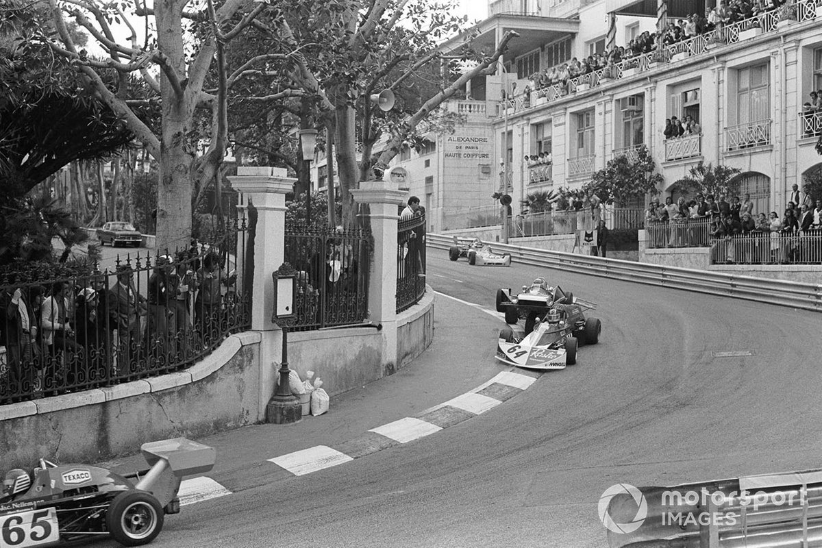 Tony Brise in his Modus F3 tangles with Alex Ribeiro