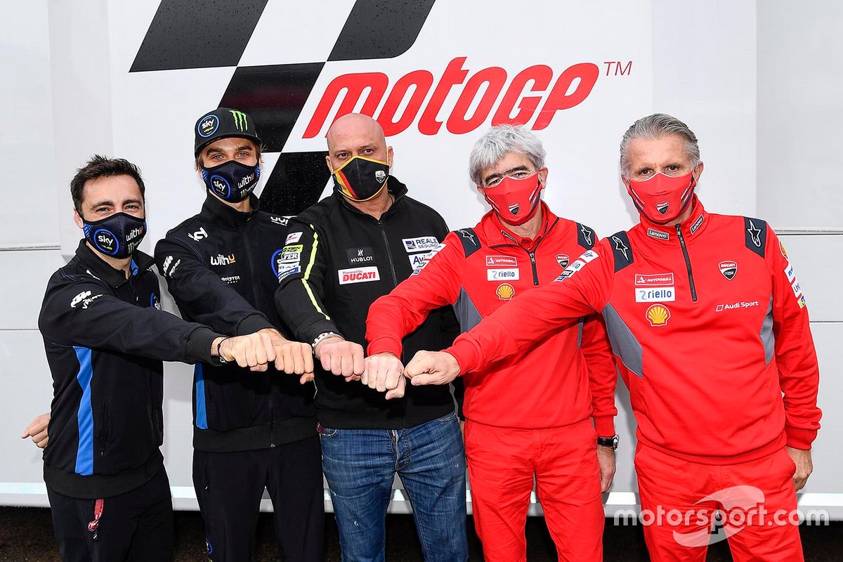 Luca Marini et Enea Bastianini, Esponsorama Racing avec Luigi Dall'Igna, directeur général de Ducati, Raul Romero, Esponsorama Racing Team et Paolo Ciabatti, directeur sportif de Ducati