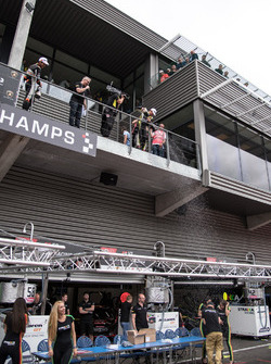 Lando Norris, Carlin Dallara F317 - Volkswagen sprays champagne to the people