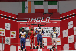Podio Rookie: Kush Maini, Fabienne Wohlwend, Lorenzo Colombo e Simone Cunati
