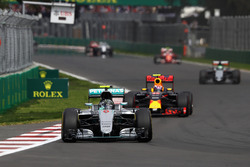 Nico Rosberg, Mercedes AMG F1 W07 Hybrid, Max Verstappen, Red Bull Racing RB12
