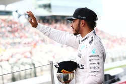 Льюіс Хемілтон, Mercedes AMG F1 святкує подіум