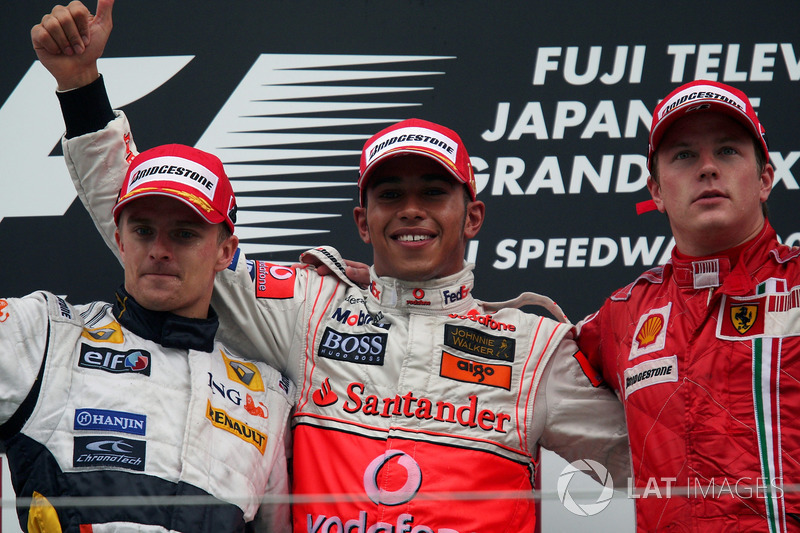 Heikki Kovalainen, Renault, Lewis Hamilton, McLaren ve Kimi Raikkonen, Ferrari podyumda
