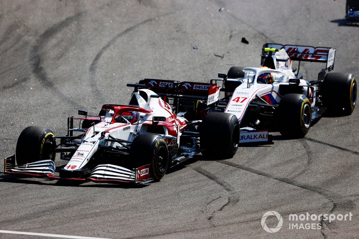 Kimi Raikkonen, Alfa Romeo Racing C41, and Mick Schumacher, Haas VF-21, collide