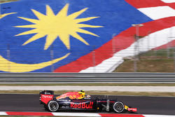 Max Verstappen, Red Bull Racing RB12, rijdt met meetapparatuur