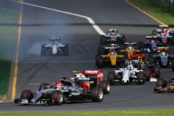 Lewis Hamilton, Mercedes AMG F1 Team W07 bij de start