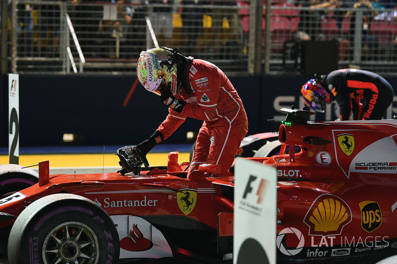 POle sitter Sebastian Vettel, Ferrari SF70H in parc ferme