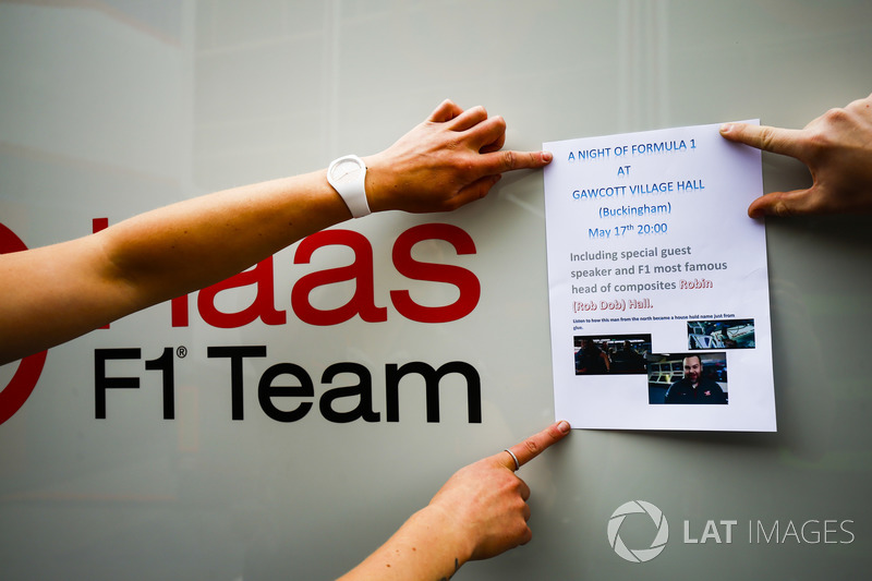 Объявление о вечере в Букингеме в команде Haas