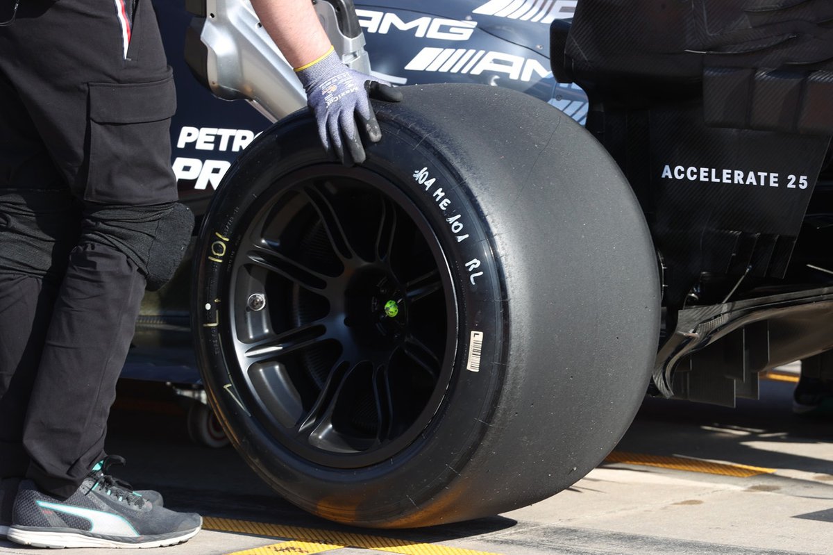 Los neumáticos de 18 pulgadas que Lewis Hamilton probó en Imola.